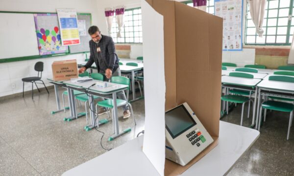 Até que horas vai a votação das eleições 2026? Veja horário para cada