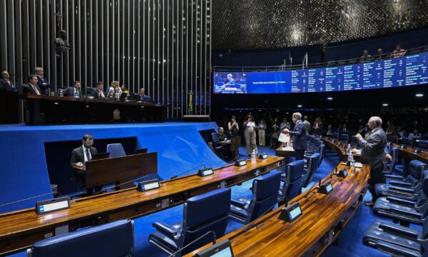 Agenda de política: Senado marca discussão do fim da escala 6×1