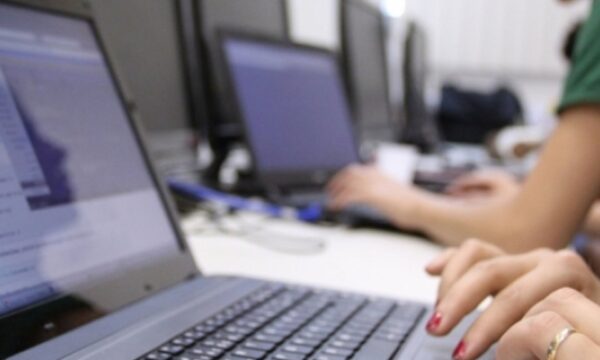 CLT ou PJ em tecnologia: o que pesa mais na remuneração, trabalho remoto ou PLR?